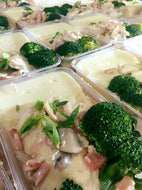 Creamy Bacon Chicken Thigh With Mashed Potato & Vegetables