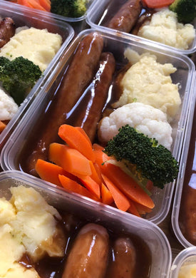 Chicken Sausages With Mashed Potato, Fresh Steamed Vegetables & Gravy
